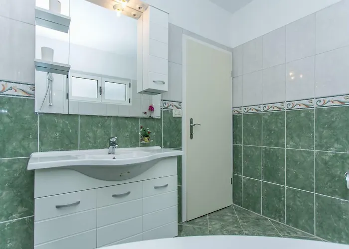 Snjezana Apartment *